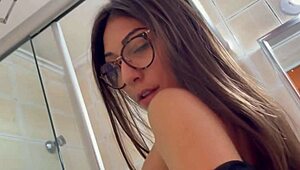 我在浴室自慰然后出去操？