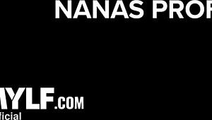 奶奶丁字裤后入式乳交