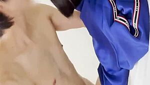 色学生Hinano Tachibana在无码床单中狂野