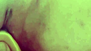 dildoing my girlfriend with a toy