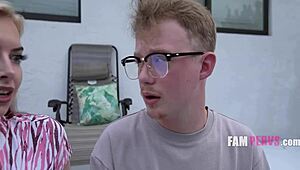 Whoa, step mom's huge knockers shock family - Jimmy Michaels & Cubbi Thompson 😲