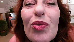 Hey, come in, welcome to my cam room with stunning mature DawnSkye! 😘