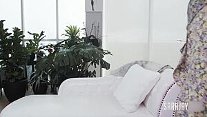 Sara Jay's solo finger play session is pure temptation