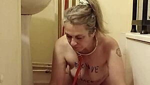 why is this esclave f eating from the gamelle like a humiliated slave?