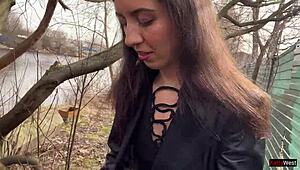 i wanna stroll in the park with cum all over my face… so hot! 😜