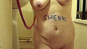 why is this esclave f eating from the gamelle like a humiliated slave?