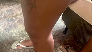 nossa amigo não quis emprestar sua namorada gostosa e a outra menina parece mulher elástico olha o que ela faz