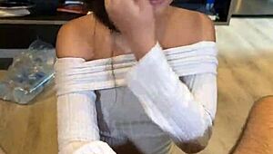 一个美丽的亚洲少女18+吸鸡巴并射在嘴里 😋