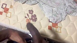 nossa amigo não quis emprestar sua namorada gostosa e a outra menina parece mulher elástico olha o que ela faz