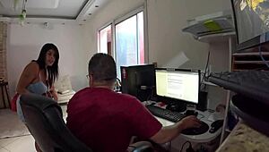 i'm a brunette latina with big wet tits in bareback