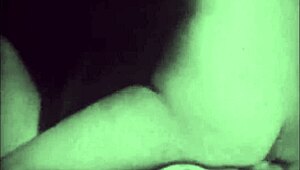 讲述Dark Lantern Entertainment的维多利亚绅士秘密情色告白中的复古三人行