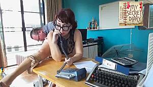 办公室支配，老板撕衣服和多汁女仆动作