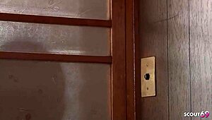 被抓日本继母自慰给了第一次口交无码JAV