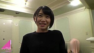 饥渴亚洲女孩163展示狂野一面