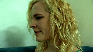 女同粗暴湿屄狂舔女孩互玩高潮XXX