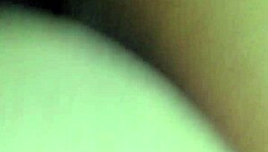 人妻骑朋友大屌狂射精