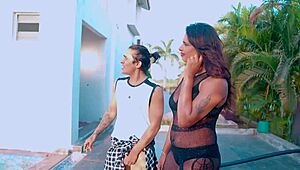 浪漫辣夫妻蜜月公共场合粗暴肛指奸