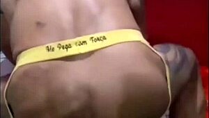 伪娘扛不住大屌求饶停肛