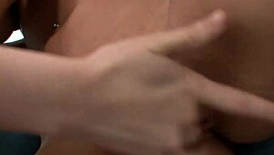 女同粗暴湿屄狂舔女孩互玩高潮XXX