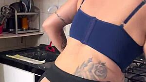 Look at this Brazilian actress showing off in panties