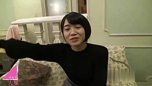 饥渴亚洲女孩163展示狂野一面