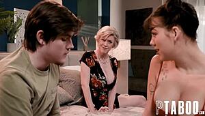 迪·威廉姆斯教继子泰勒和莉莉丝三人肛交