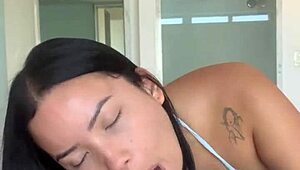 Negao Pirocudo Arrombando o Cuzinho da Novinha Asiática - Lina Nakamura - John Coffee