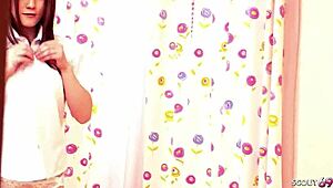 娇小18+日本继妹被抓，诱惑第一次口交！😳