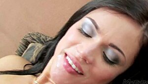 Mofozo com, 19yo slut gets cum sprayed on her ass! What a wild anal ride!