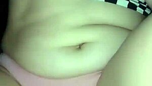 chupando las tetas spanking de la mama de mi novia y corriendome en su boca