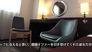 可爱巨乳日本学生被陌生人穿着制服干