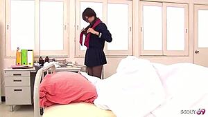 我好紧张，我的第一次内射和害羞日本18+少女