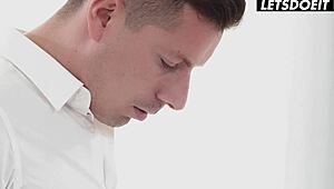 大屁股女友求我靠近点