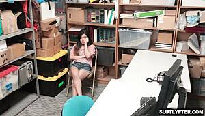 oh man, shoplifter jasmine gomez is getting what she deserves 😈