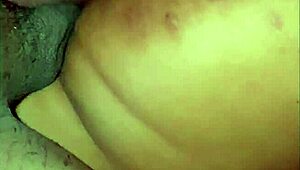 cabalgándole a domiciliario y se corre en mi culo, gritando encadenada