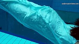 OMG! Piyavka Chehova’s juicy tits bouncing underwater are unreal!