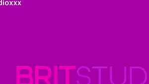 British nurse stretches her juicy cunt with fucking machine 😏