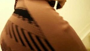 horny cougar sara jay in lingerie shaking that big ass for you 😘