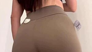 esposa heyya toda gostosa experimentando roupas no provador