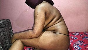 Newly married bhabi fucked in doggystyle by servant