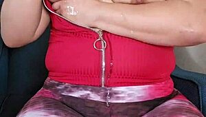 she felt so aroused she ripped her leggings to squirt passionately