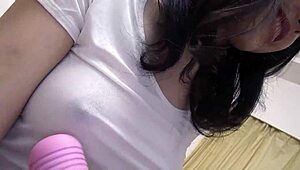 嘿，想看娇小18+日本少女18+骗老男人内射？