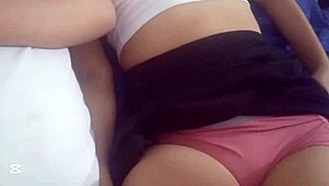 chica teen 18+ delgada montando polla dura con sexo oral, curvy latina