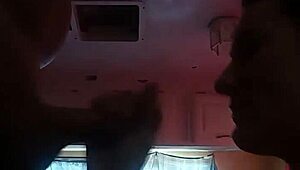 用脏脏深喉吃她的屁股，真正的喉咙高手