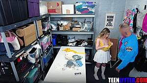 娇小18+偷窃少女被大屌猛操