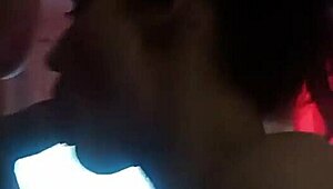 用脏脏深喉吃她的屁股，真正的喉咙高手