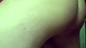 用脏脏深喉吃她的屁股，真正的喉咙高手