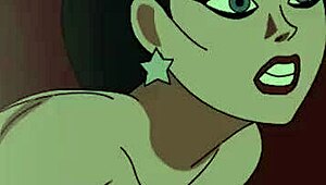 Giganta dominates Wonder Woman in solo masturbation session