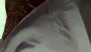 在机场厕所射在她白屁股上！