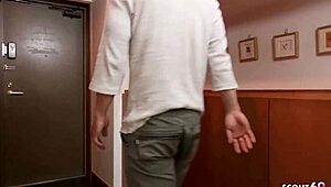 天哪，日本继母诱惑男孩单独时干她！😍